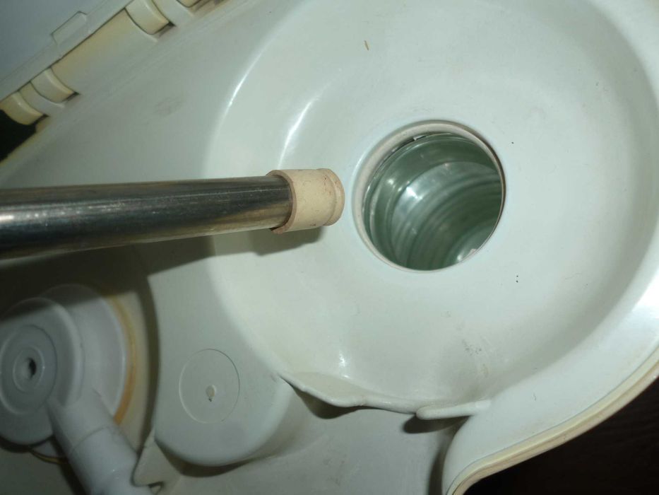 Отличный помповый термос с двумя 1-но литровыми колбами