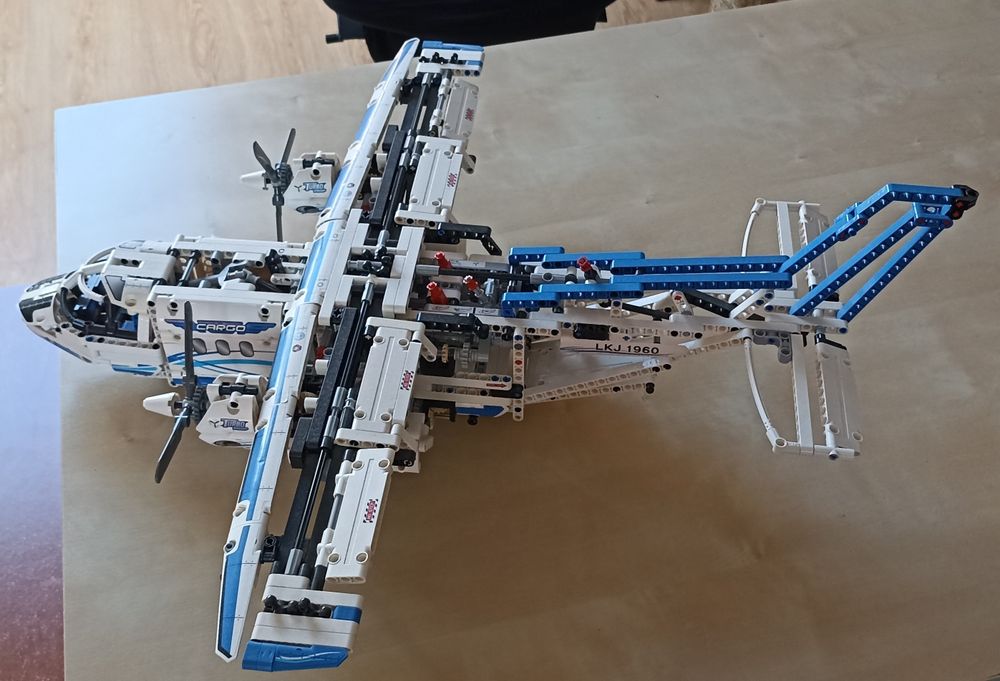 Lego avião carga Technic 42025