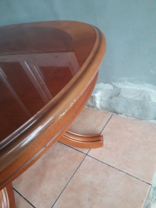 Столик ( країна виробник - Італія)