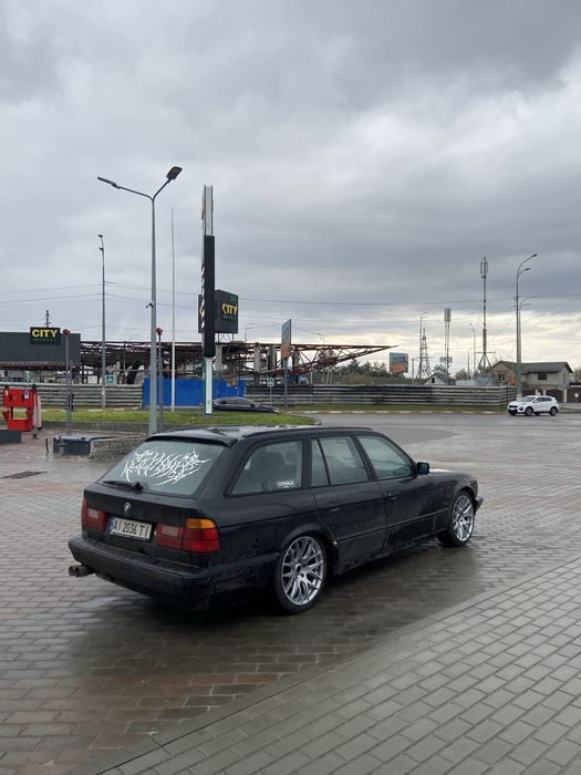 Дві BMW E34 touring m50