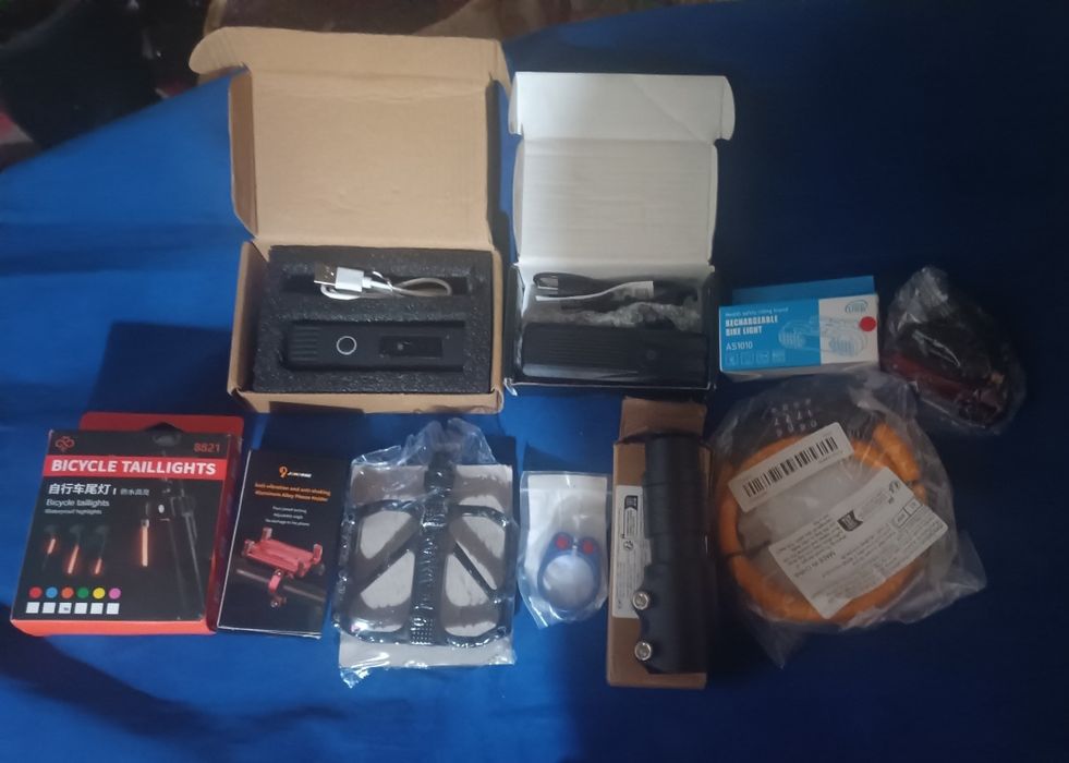 Вело фонарики,стопы,педали,замки,седла.