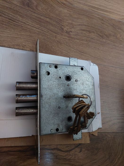 Замок врізний сувальдний Ельбор