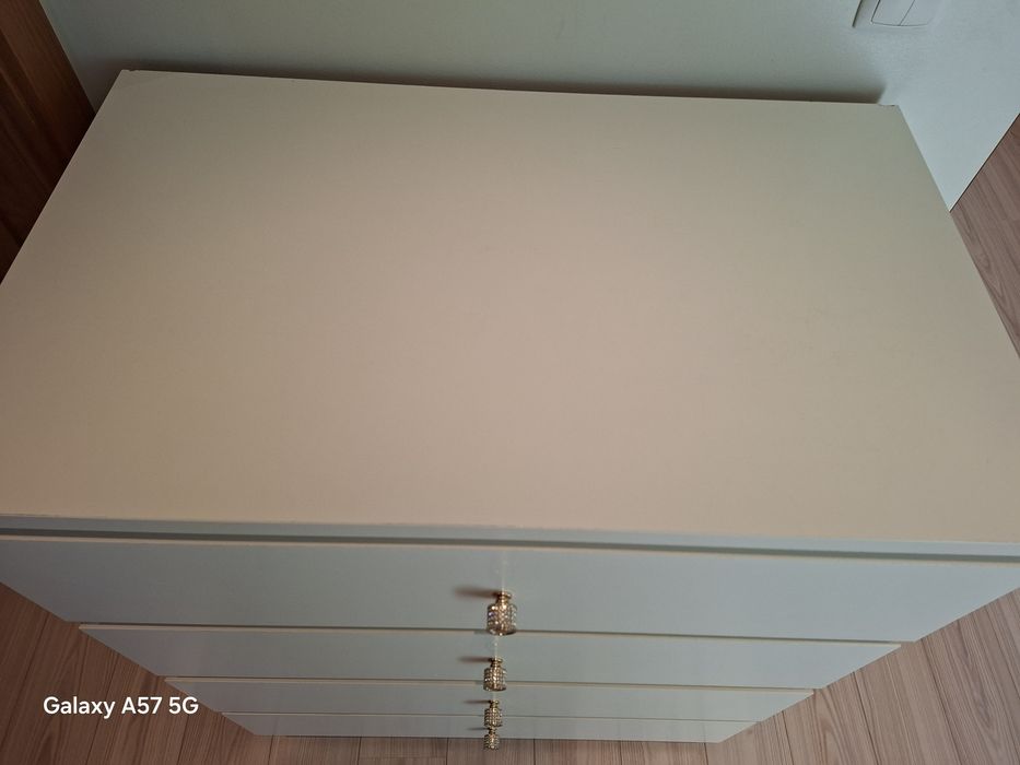 Cómoda MALM branca 4 gavetas