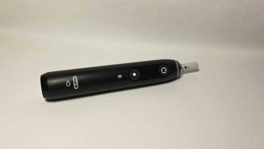 Szczoteczka elektryczna Oral-B iO seria 8 BLACK.