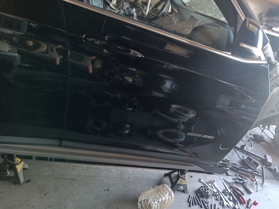 Двері дверка двери дверь в зборі петлі  розборка BMW X1 f48 Ф48