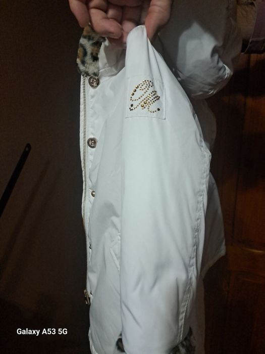 Продам куртку для дівчинки !стан нової