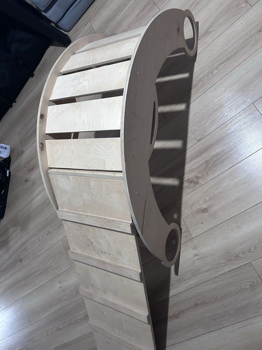 Drewniany bujak ze zjeżdżalnią