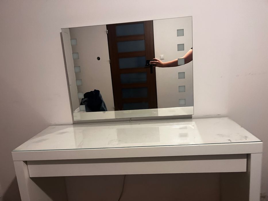 Toaletka z lustrem