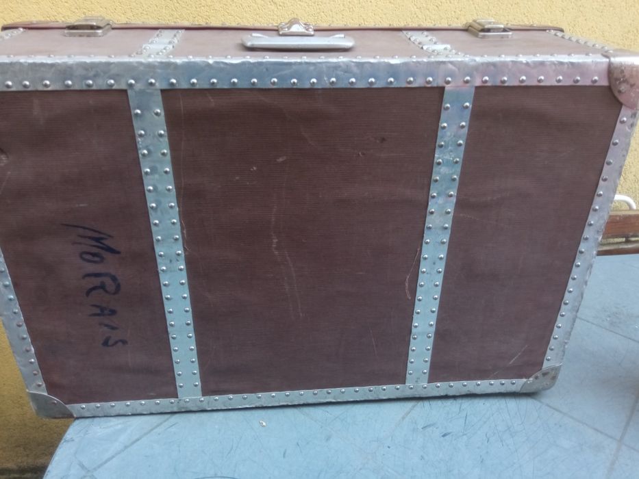 Mala antiga em bom estado