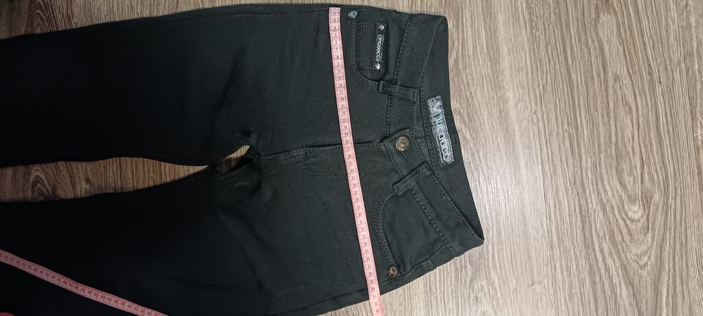 Пальто-пуховик фірмовий на 9-10років, джинси чорні теплі