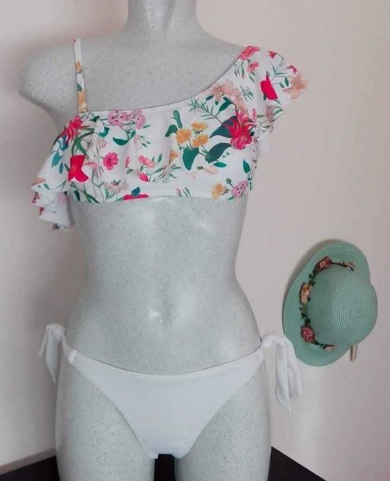 Bikini Floral em Branco nos Tamanhos S, M, L e XL - Novo