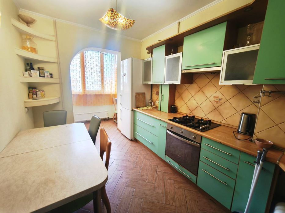 Продам трёх комнатную квартиру.