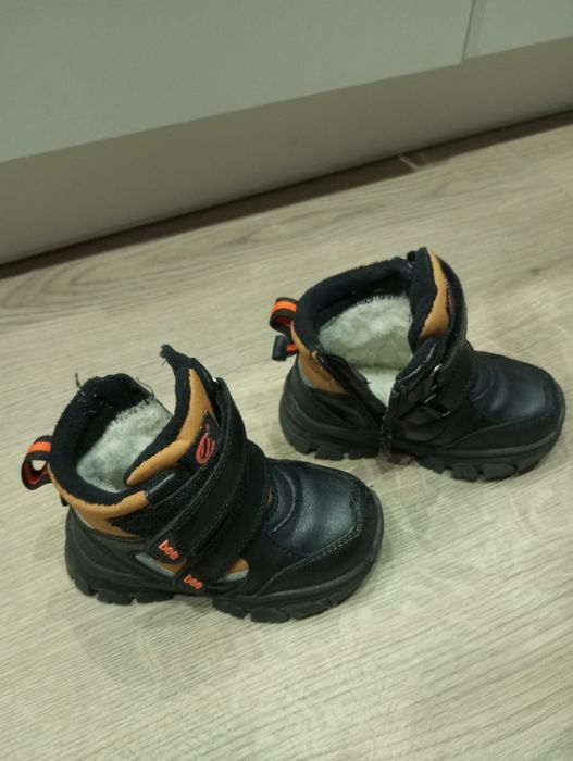 Buty chłopięce zimowe czarne z beżowymi wstawkami 24