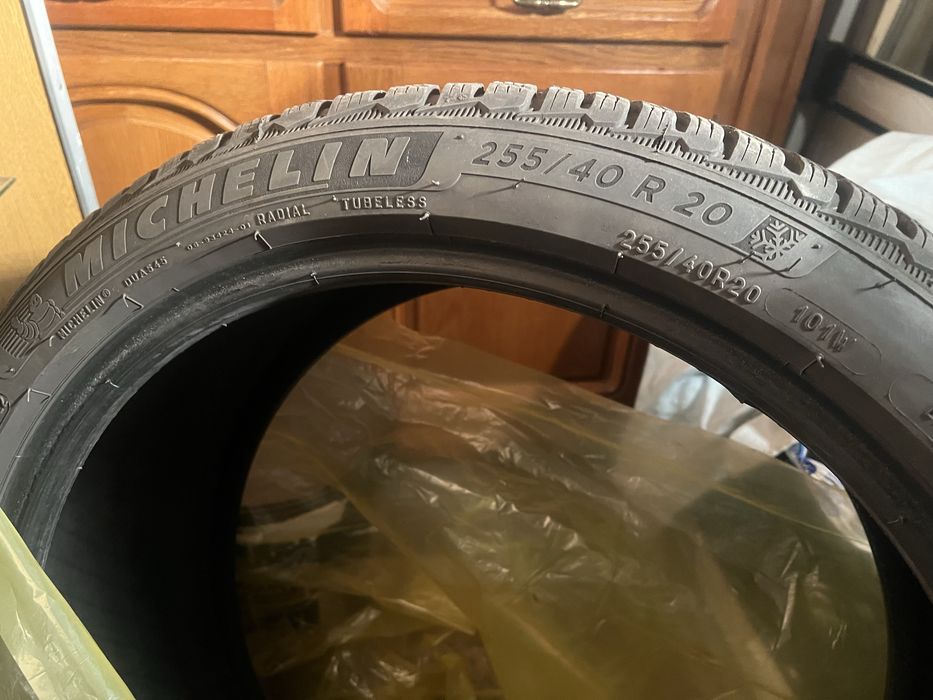 Opony 255/40 R20  komplet 4 sz