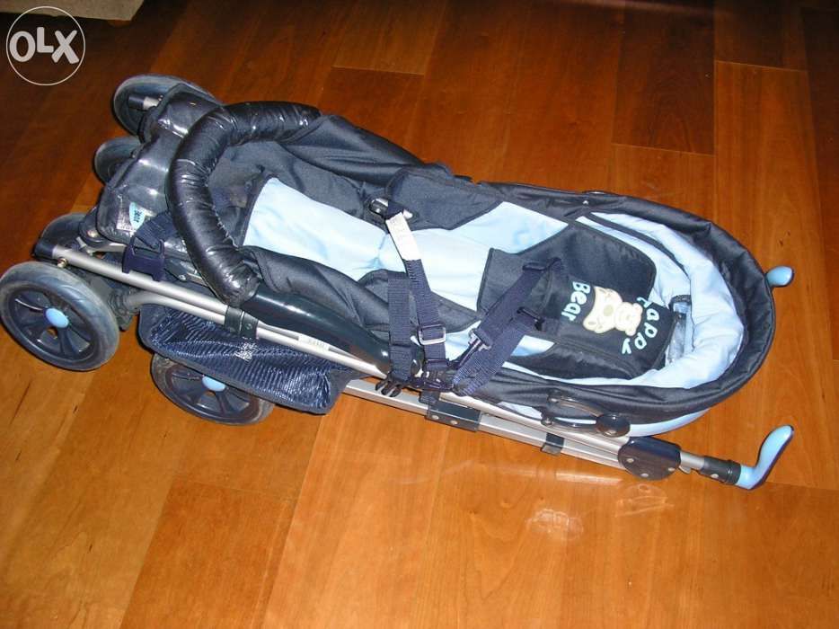 Carrinho de bebé, ovo, mochila e carrinho vermelho