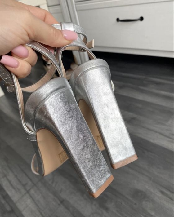 Linzi 38 srebrne buty sandały sandałki na słupku