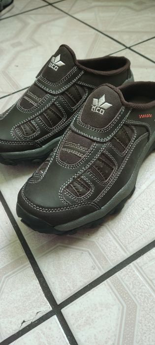 Buty damskie z niską piętą 37