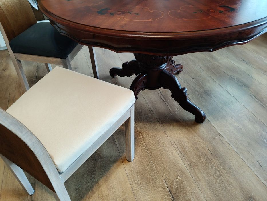 Stół okrągły drewniany rzeźbiony