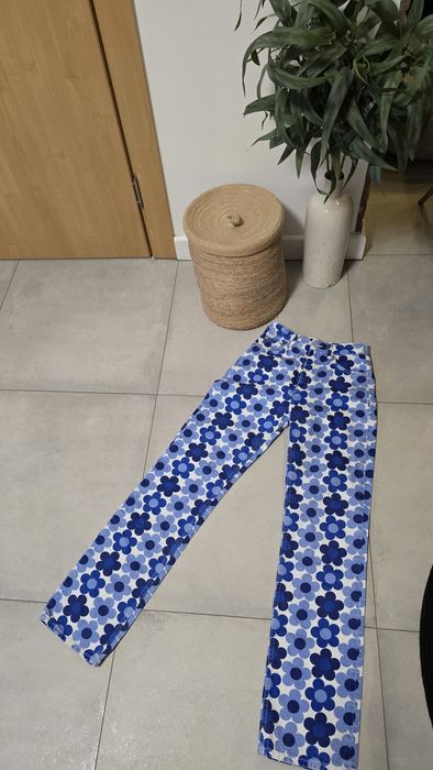 Dżinsy w kwiaty Zara