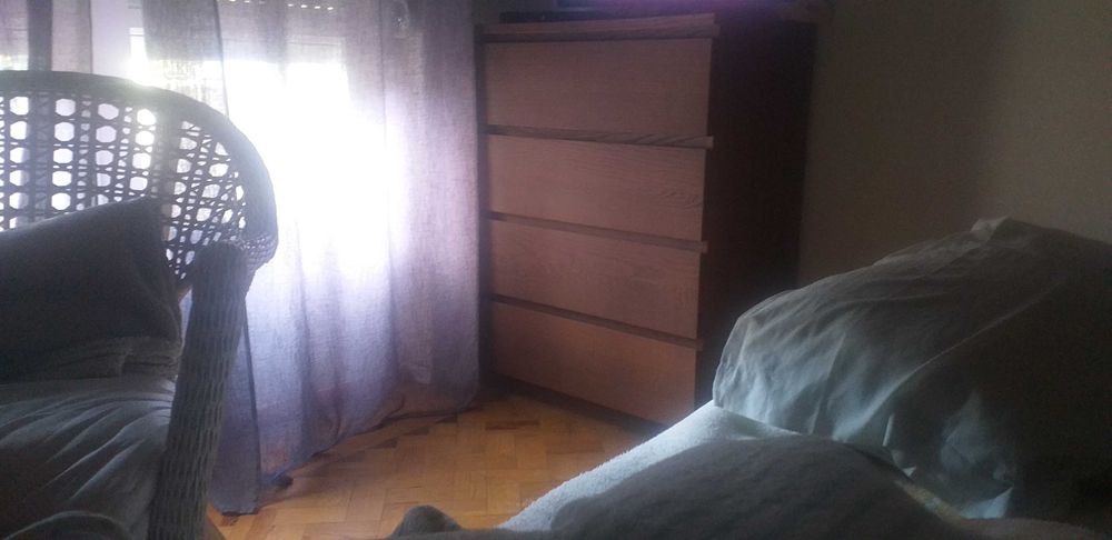 Vendo comoda 4 gavetas e aparador de quarto