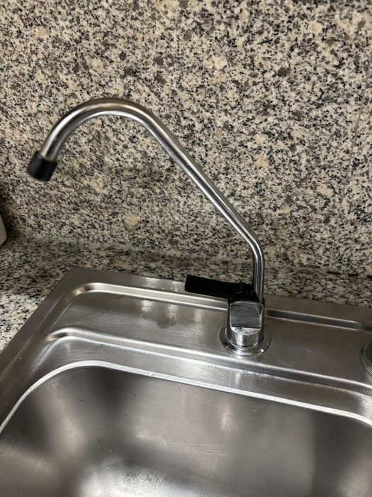 Lava-loiça com torneira