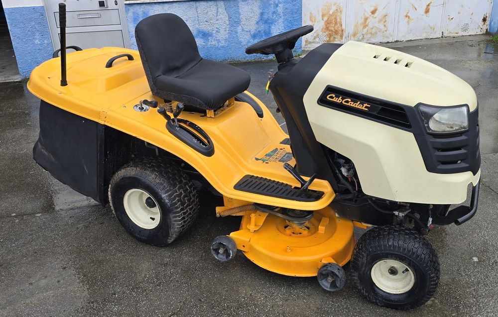 Trator Corta Relva CLUB CADET CC1019HN de 18,5HP Hidrostático