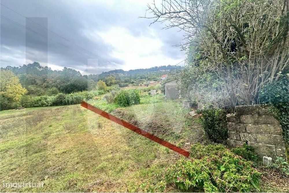 Moradia T2 para recuperar em Santo Ibério, Pombal, Leiria com terreno