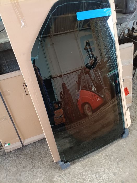 Szyba boczna lewa vivaro