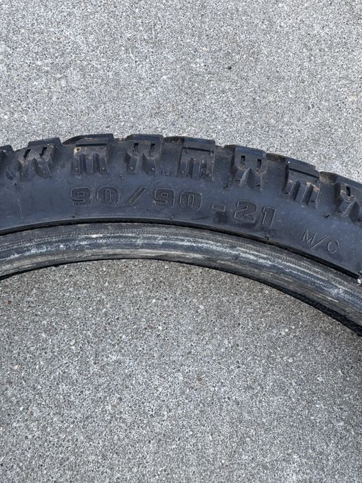 Pneus moto 130/80/18 e 90/90/21