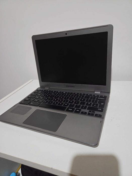 ноутбук  Samsung XE303C12-A01SE + Acer Book с диагон дюймов   1