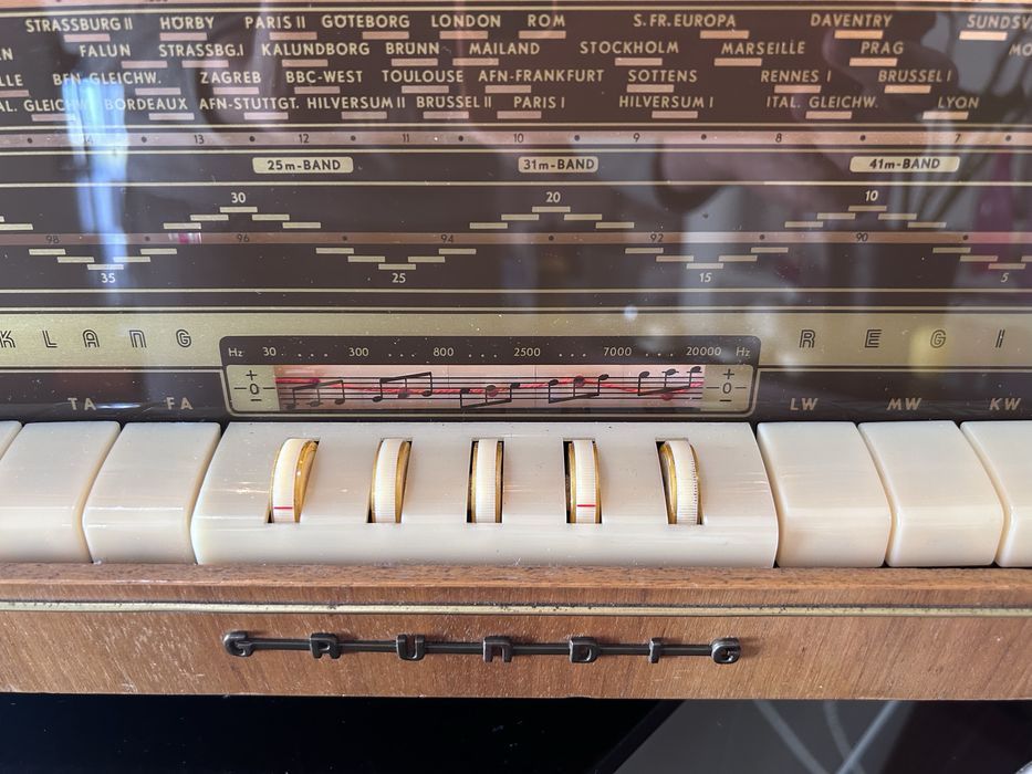 Radio antigo 100% a tocar com FM