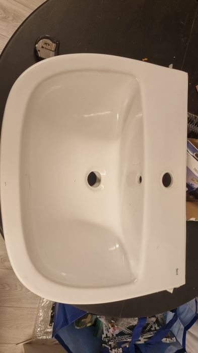 Umywalka ceramiczną  Roca NOWA