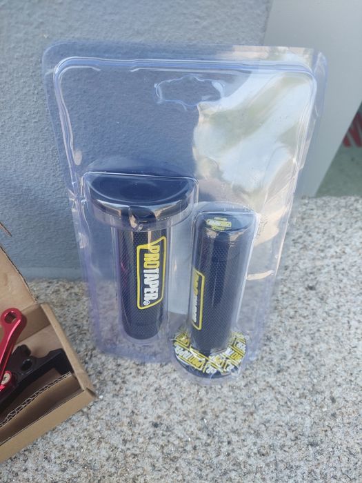 Vendo manetes de travao e embraiagem para moto e punhos da PROTAPER