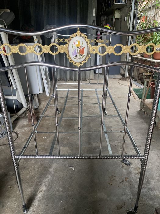 Cama de crianca unica muito bonita