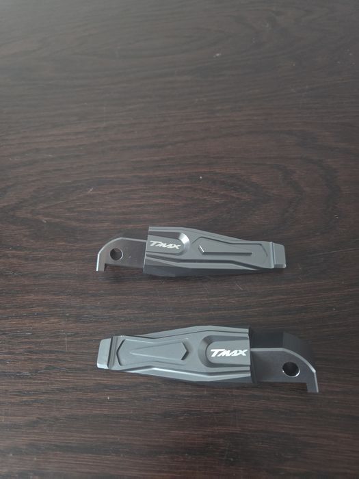podnóżki pasażera do skuterów Yamaha TMAX.