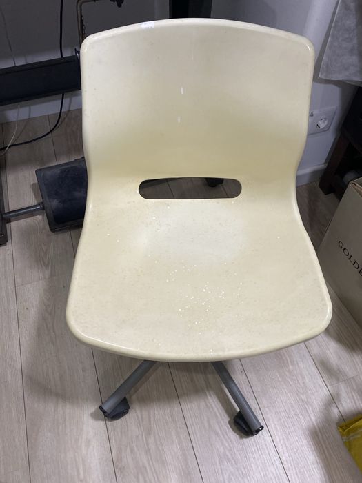 Cadeira de escritorio com  rodas