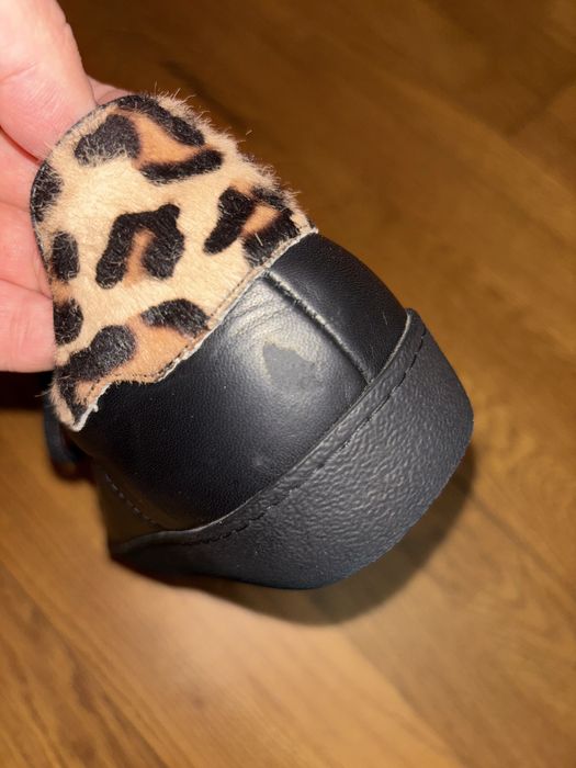 Кросівки жіночі на шнурках