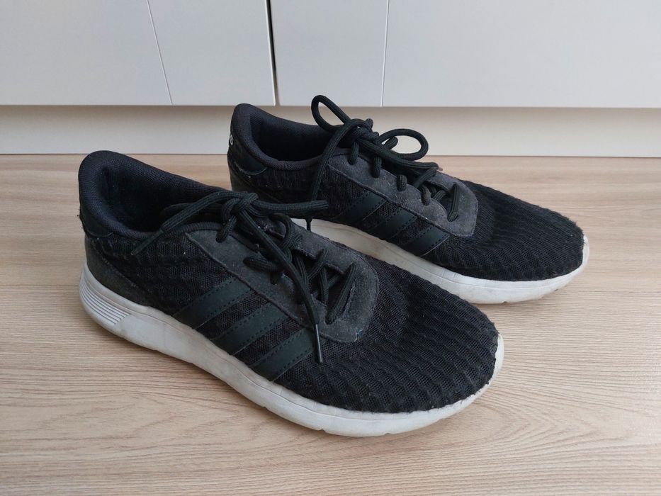 Buty damskie Adidasy klasyczne 39-40, wygodne. Czarne z białą podeszwą