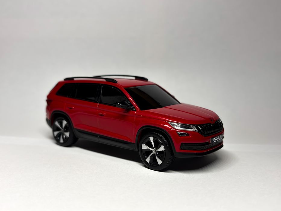Масштабная модель автомобиля Skoda Kodiaq 1/43 Norev дилерская