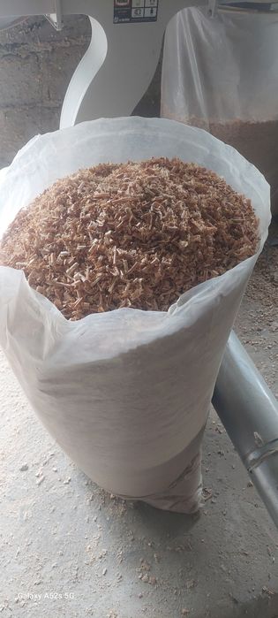 Wióry, trociny w workach suche