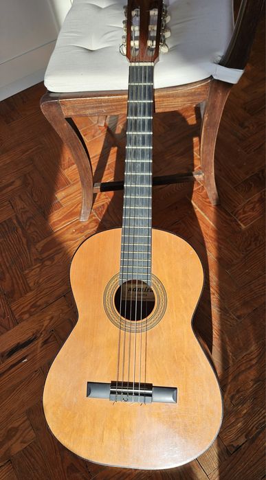 Guitarra admira Juanita