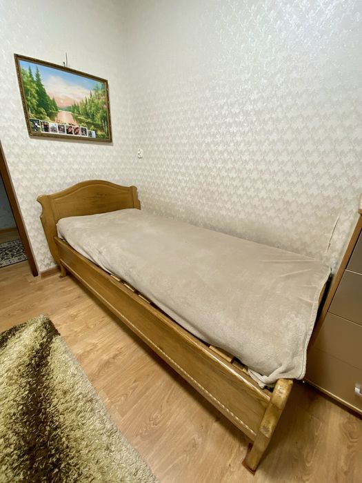 Продам односпальне ліжко з матрасом