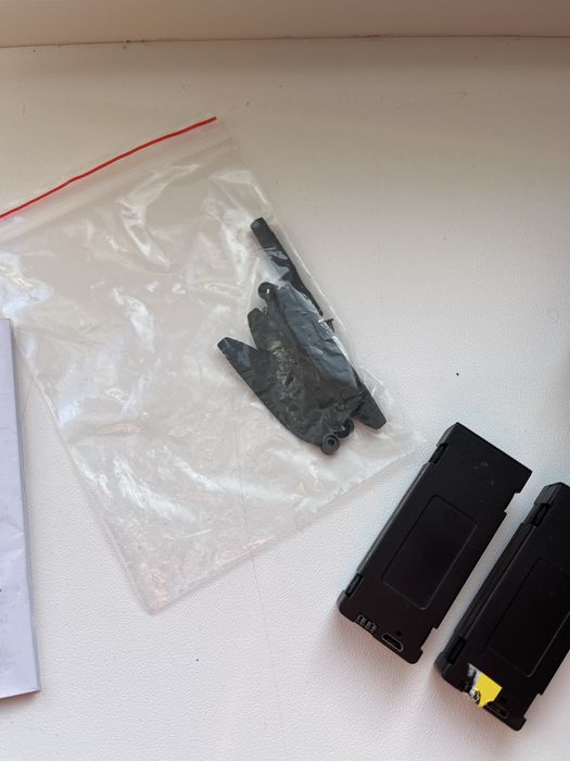 Дрон з пультом керування