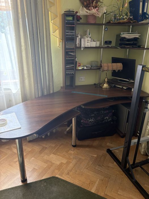 Компютерний стіл