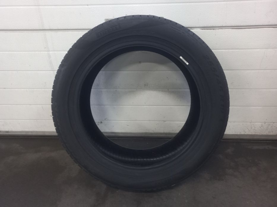 Opony letnie Pirelli 255/45/19 100V