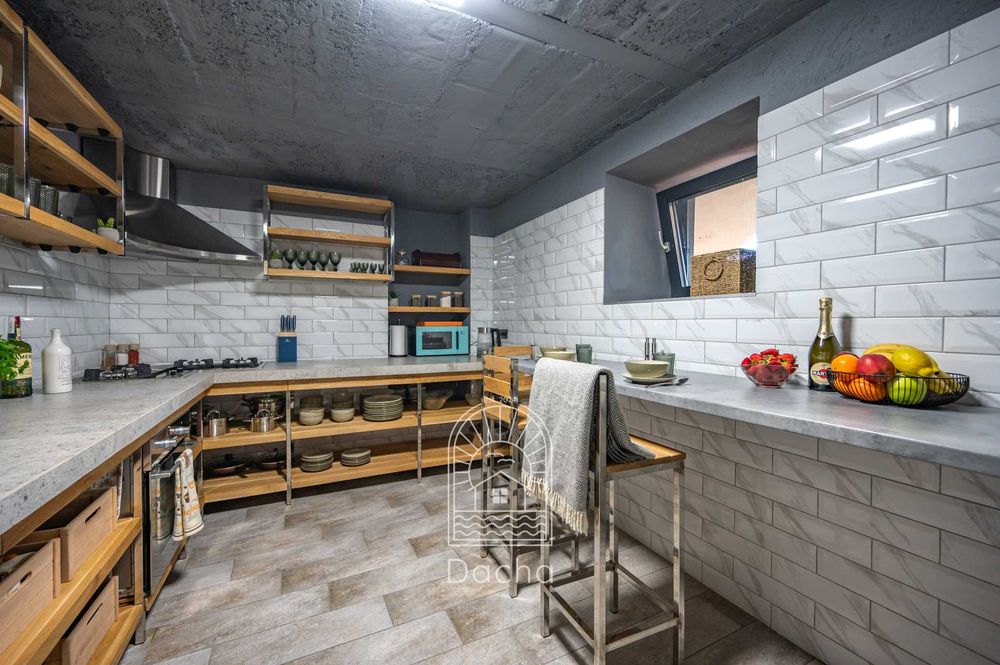 Вілла з лазнею,банкетним залом на 10спалень  для відпочинку /3012