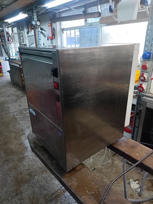 Máquina de lavar chávenas 37