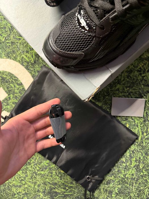 Balenciaga runner LED