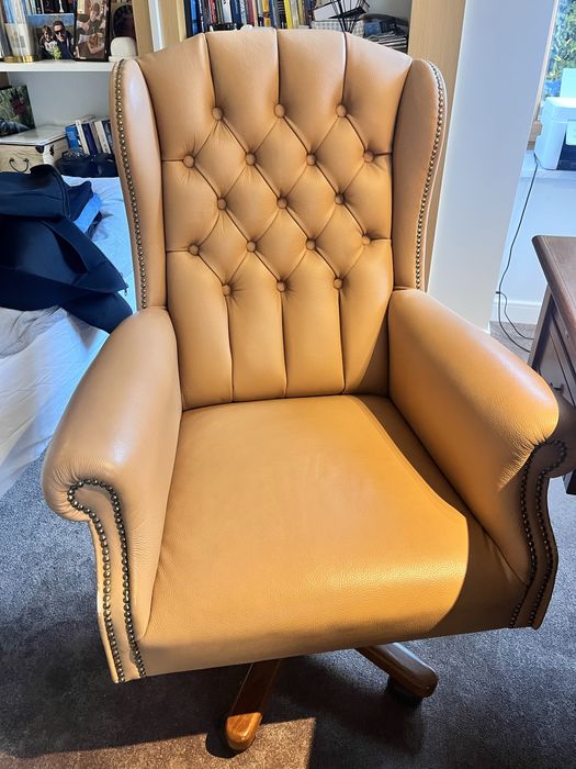 Stylowe biurko i fotel skórzany