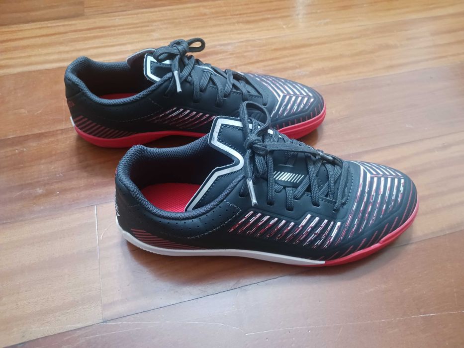 Sapatilhas de futsal GINKA 500 preto/vermelho - n°36